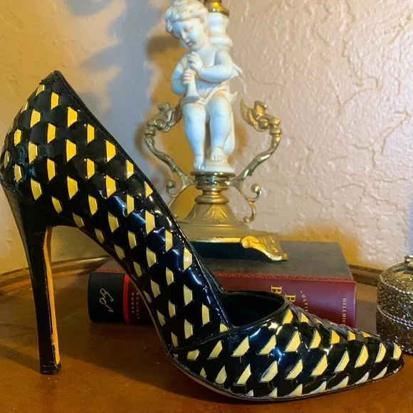 Alice + Olivia Black & Cream Heels.  Sz 36 - Picture 2 of 6